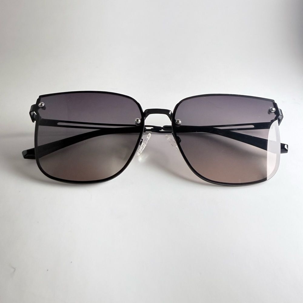 Elegant Black Square Sunglasses